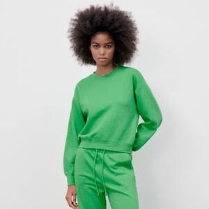 Zara Women's Green Crewneck Sweatshirt